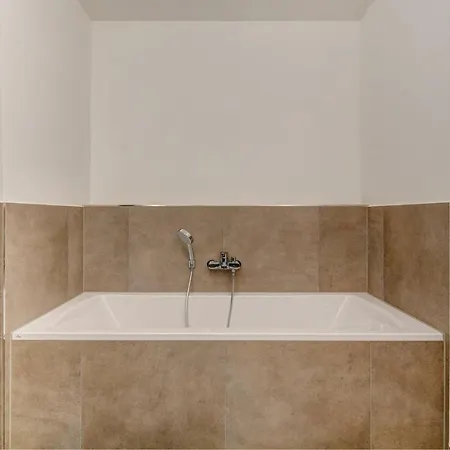Luxury For Rent Near Goetheplatz