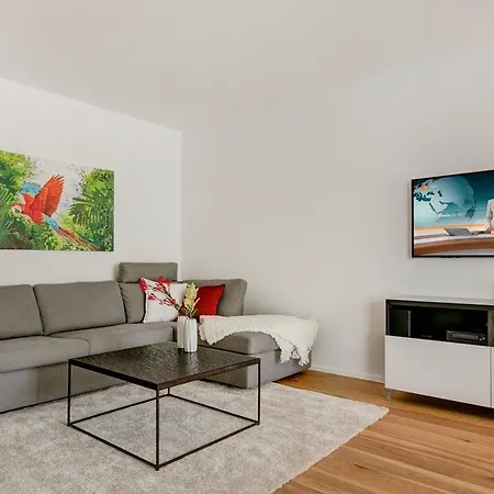 Luxury For Rent Near Goetheplatz