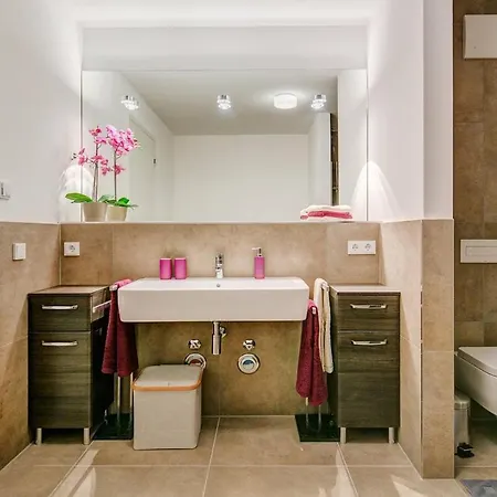 Luxury For Rent Near Goetheplatz Apartmán